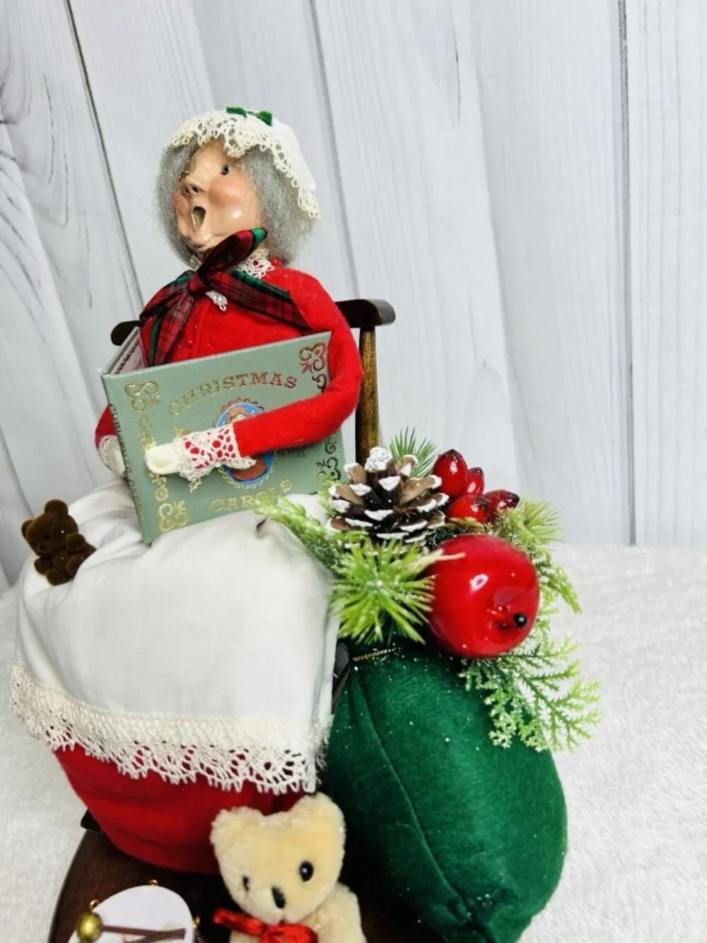 Byers Choice The Carolers Mrs. Claus Rocking Chair Wooden Base 1986 Vintage